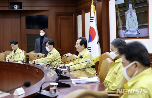 정세균 국무총리가 5일 오후 서울 종로구 정부서울청사에서 열린 신종 코로나바이러스 감염증(코로나19) 대응 중앙재난안전대책본부 회의에서 발언하고 있다.