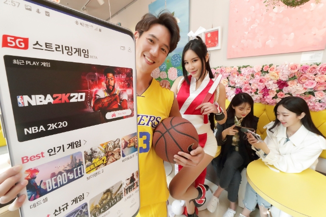 (사진=KT) KT(대표이사 구현모, www.kt.com)가 ‘5G스트리밍게임’ 가입자 3만명 돌파를 기념해 7일부터 KT 5G·LTE 고객 전체를 대상으로 해당 서비스를 무료 제공한다고 밝혔다.