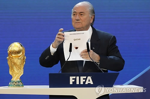 2010년 당시 2022년 월드컵 개최지로 카타르를 발표한 제프 블래터 전 FIFA회장.[연합뉴스]
