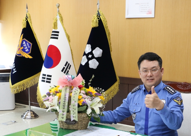 부산해양경찰서 '플라워 버킷 챌린지' 참여 〈사진=부산해양경찰서〉