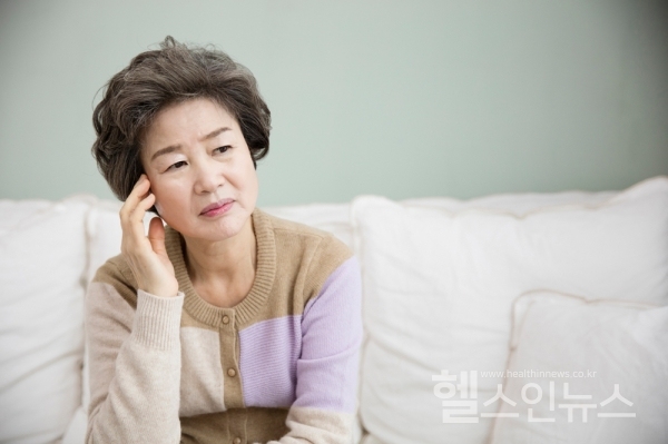 보건소 방문건강관리, 전화로 어르신의 코로나19 의심증상 확인한다