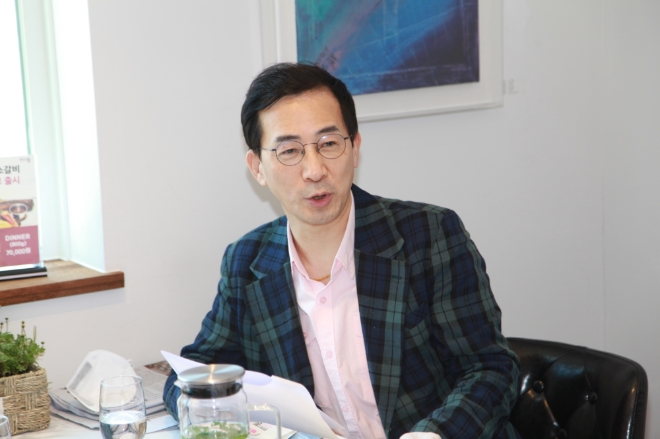 첫 발제자로 나선 임경오 이사의 모습