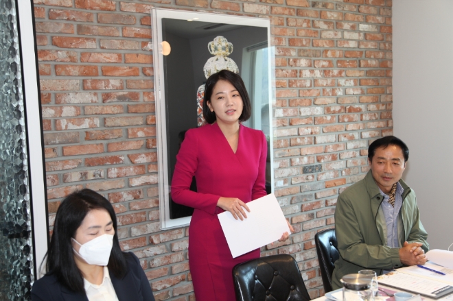 김다솜 소장의 토론 모습