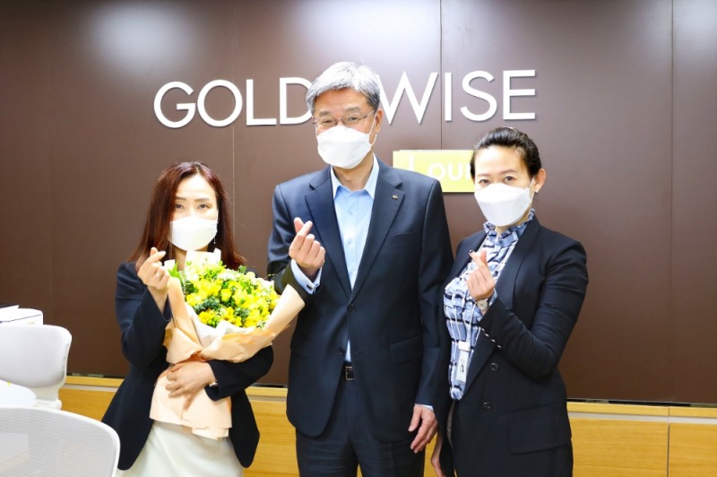 허인 KB국민은행장, 화훼농가 돕기 릴레이 참여… “희망찬 기운 나누고파”