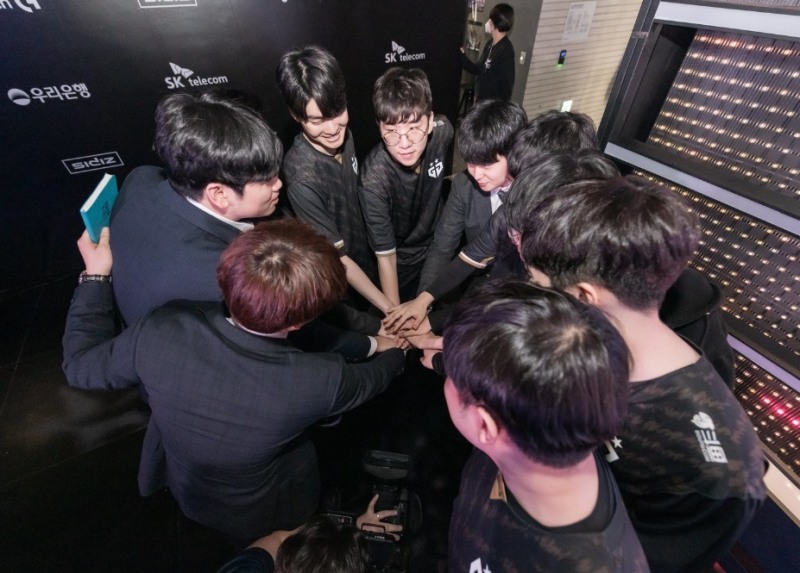 1승만 보태면 스프링 최종 1위를 확정짓는 젠지 e스포츠(사진=라이엇 게임즈 제공).