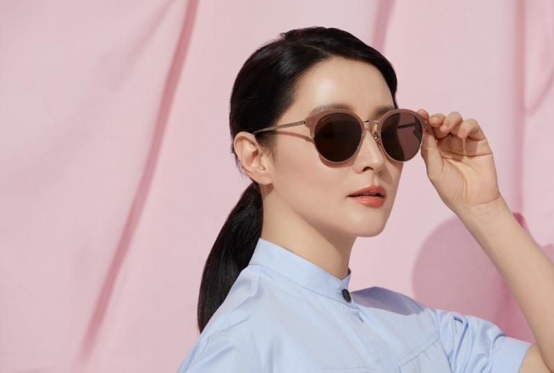 이영애, '살바토레 페라가모·마숀 아이웨어·룩옵틱스 협력' 살바토레 페라가모 아이웨어의 공식 앰버서더로 발탁