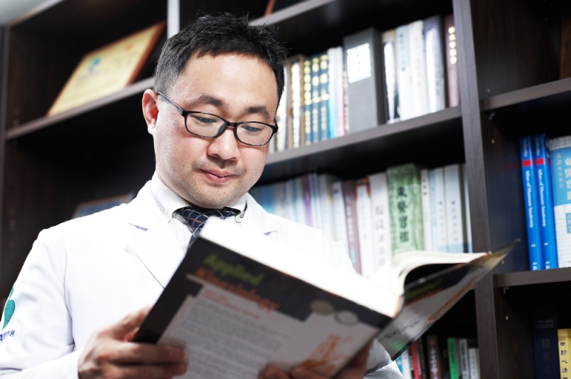 강서구 모커리한의원 김행범 원장