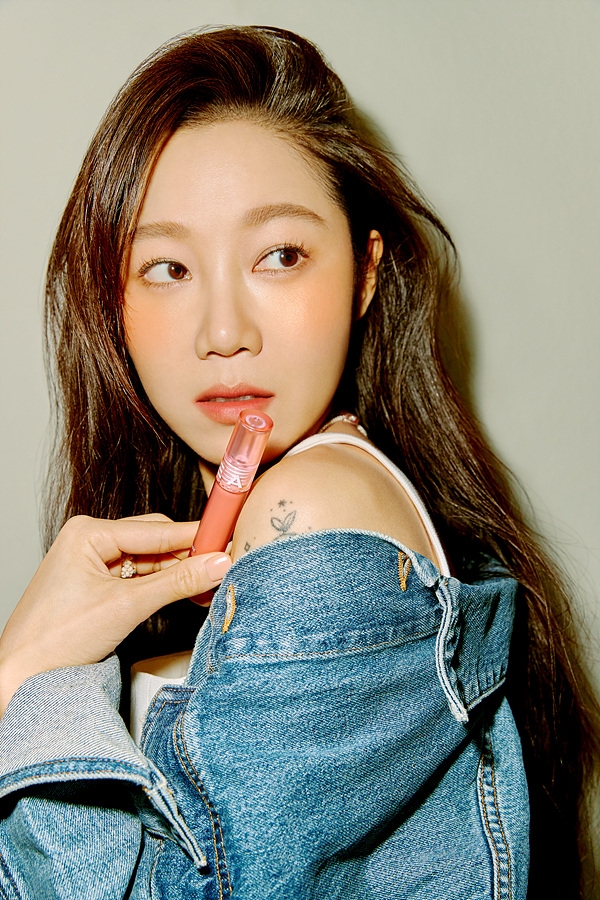 어뮤즈, 새 뮤즈 공효진과 함께한 신제품 메이크업 룩 공개