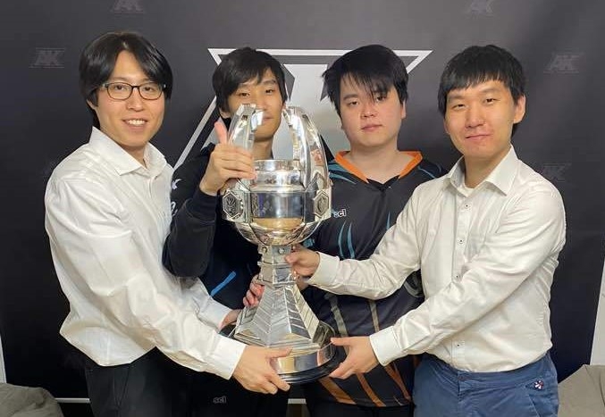 올 나이츠에서 뛰고 있는 한국인 코칭 스태프와 선수들. 왼쪽부터 김선묵 감독, '지수' 박진철, '얼라이브' 노진욱, 루치오 박 코치(사진=리코스포츠에이전시 제공).