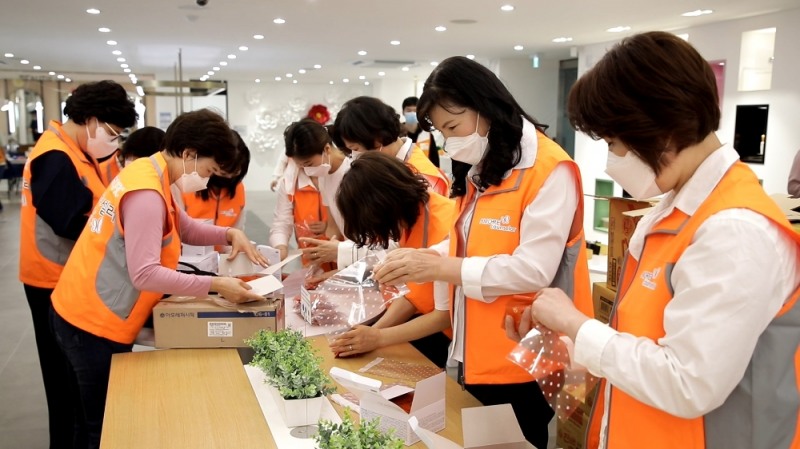 아모레퍼시픽, 카운셀러 연도대상 수상자 봉사활동