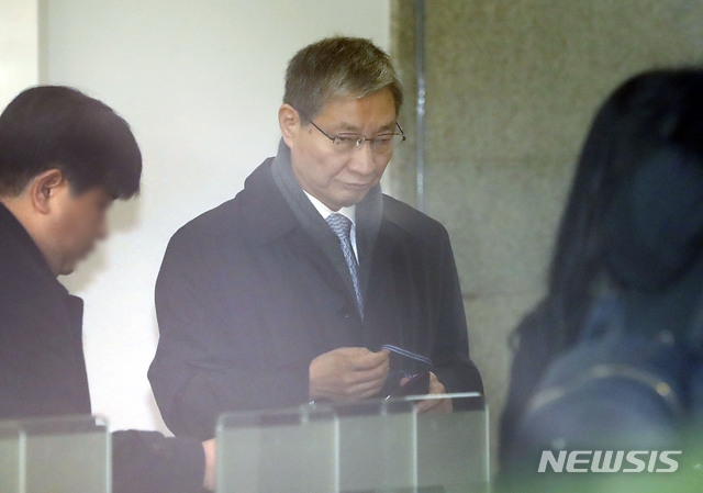 (사진=뉴시스)장충기 전 삼성 미래전략실 사장이 지난 1월20일 오전 '삼성 합병의혹'과 관련해 조사를 받기 위해 서울 서초구 서울중앙지방검찰청으로 출석하고 있다.