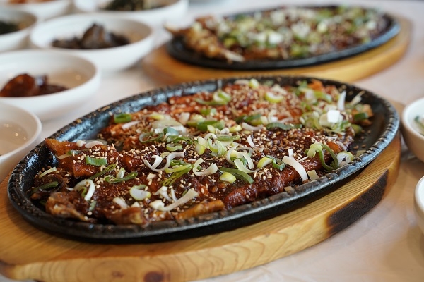 강원도 속초 음식점 “왕가수라청” 특제양념으로 만든 속초황태구이·더덕구이 추천