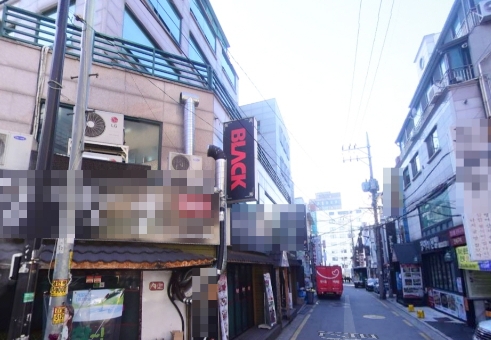 강남구 신논현역 인근 블랙수면방에서 코로나19 확진자가 발생했다. 이곳은 동성애자들이 이용하는 사우나로 알려져 큰 논란이 됐다. 사진=네이버지도