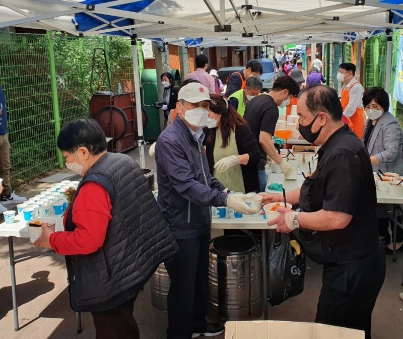 해피기버, 어버이날 맞이 영등포 쪽방촌 주민 급식 지원 행사 진행