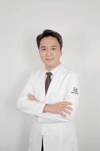 아이디성형외과 신인석 원장(외과 전문의)