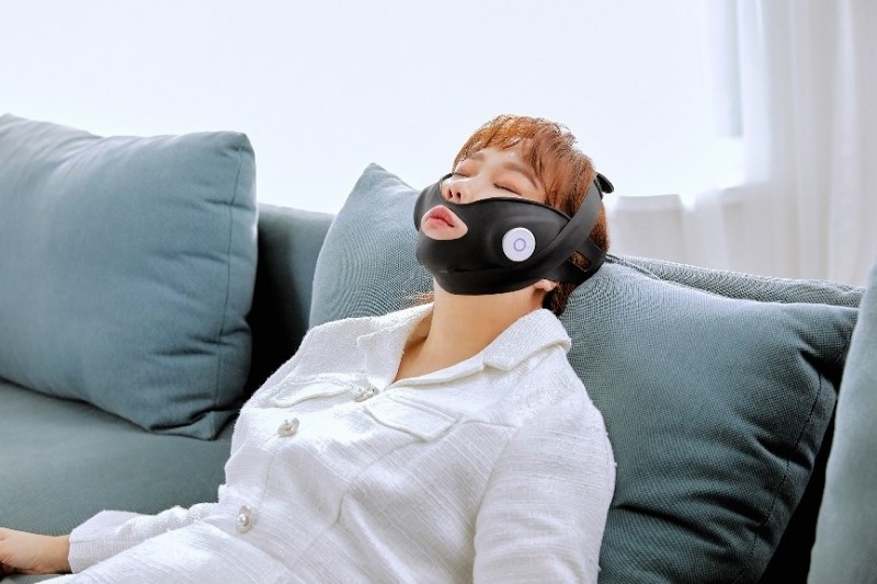 ‘집콕’에 홈케어 제품…V라인 위한 홍현희 요가마스크 눈길