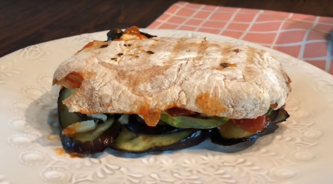 배우 신세경이 만든 빵의 모습.