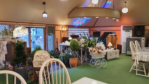 힐링 여행지 금산… 자연과 어우러진 멋스러운 대둔산 카페 ‘들꽃향기’