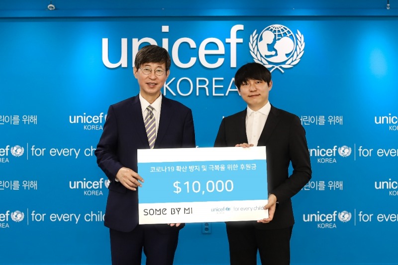 ㈜페렌벨 썸바이미 변석현 대표(왼쪽)와 유니세프한국위원회 이기철 사무총장(오른쪽) (사진제공= 유니세프한국위원회)