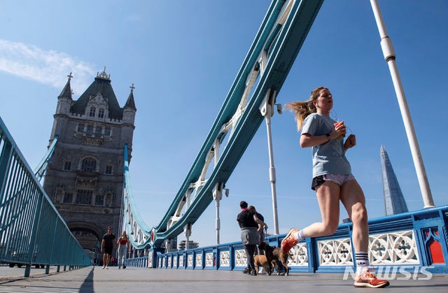 英 코로나19 사망자 170명 발생…. 사망자 총 3만4636명