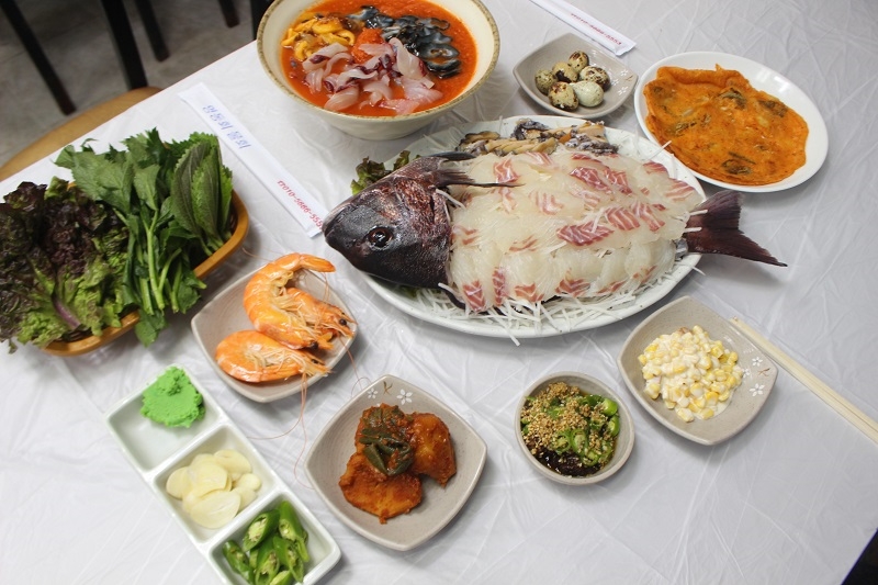 강릉 맛집 ‘영동회센터’ 제철인 봄을 맞이한 음식 이어져