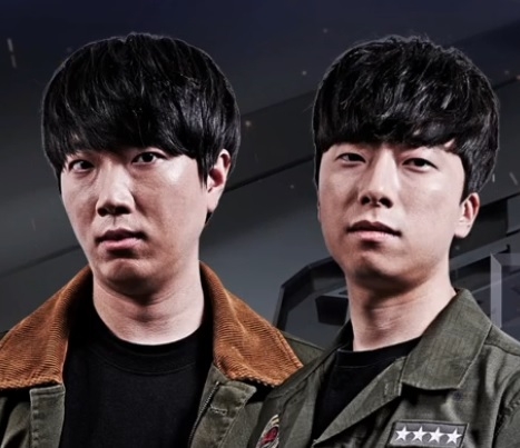 GSL 4강 티켓을 놓고 겨루는 백동준(왼쪽)과 김도욱(사진=아프리카TV 중계 화면 캡처).