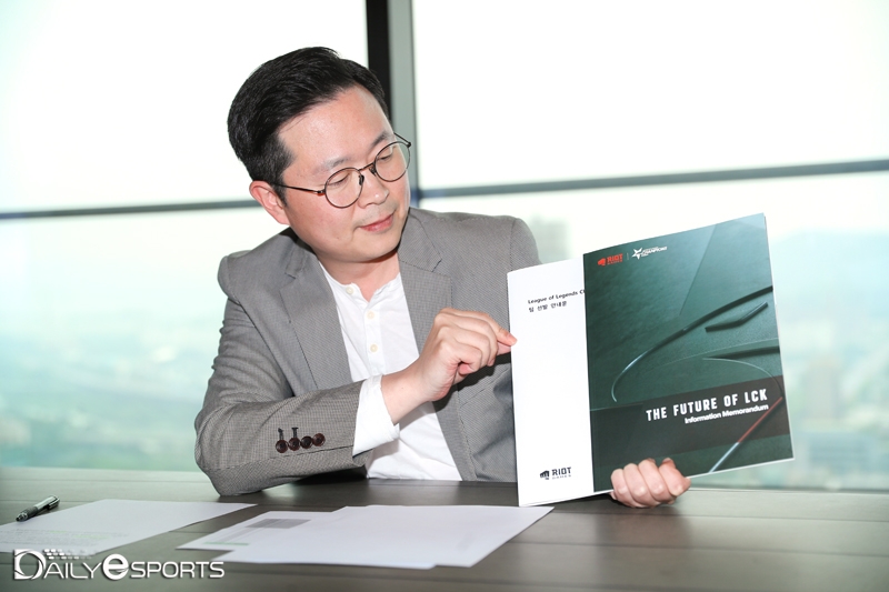 참가 의향서를 제출한 팀들에게는 LCK의 각종 현황을 담은 'The Future of LCK'와 프랜차이즈 팀 선발시 심사 요건을 자세하게 넣은 팀 선발 안내문이 제공된다.