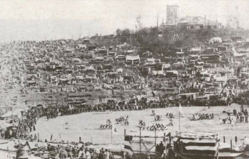 마치 로마의 원형경기장을 연상케하는 인천 체육의 중심이 되었던 웃터골운동장, 지금은 제물포고등학교가 들어서 있다.