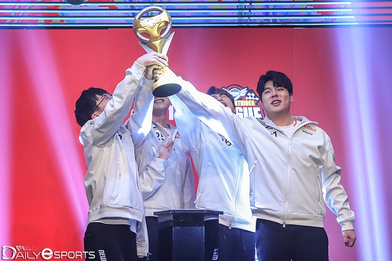 개인전 은퇴를 선언한 문호준(오른쪽 끝).