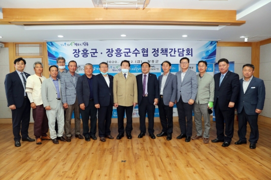 장흥군은 지난 22일 오전 군상황실에서 장흥군 수산업협동조합과 수산정책간담회를 개최했다/사진=장흥군