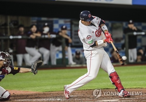 역시 해결사는 이대호롯데 이대호가 8회말 적시타로 결승점을 뽑은 롯데가 삼성에 1-0 영봉승했다.