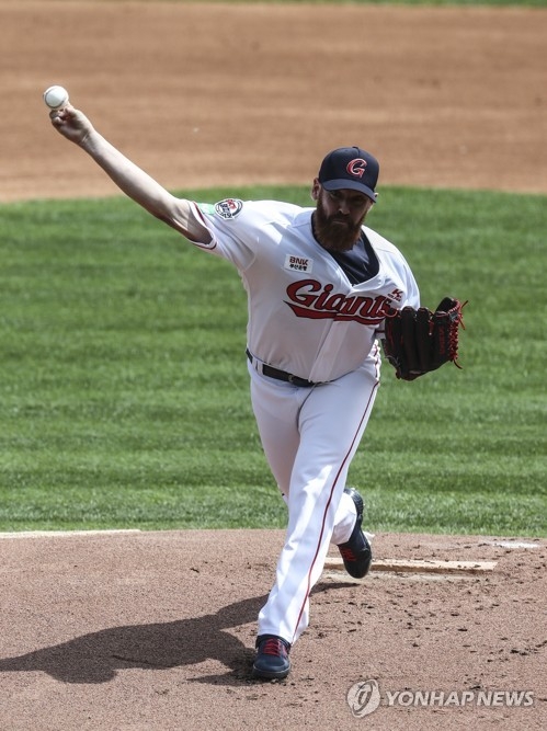 롯데의 스트레일리는 26일 삼성의 승리보증수표인 최채흥과 맞대결에서 무실점으로 쾌투하며 기대치를 한껏 높이고 있다.