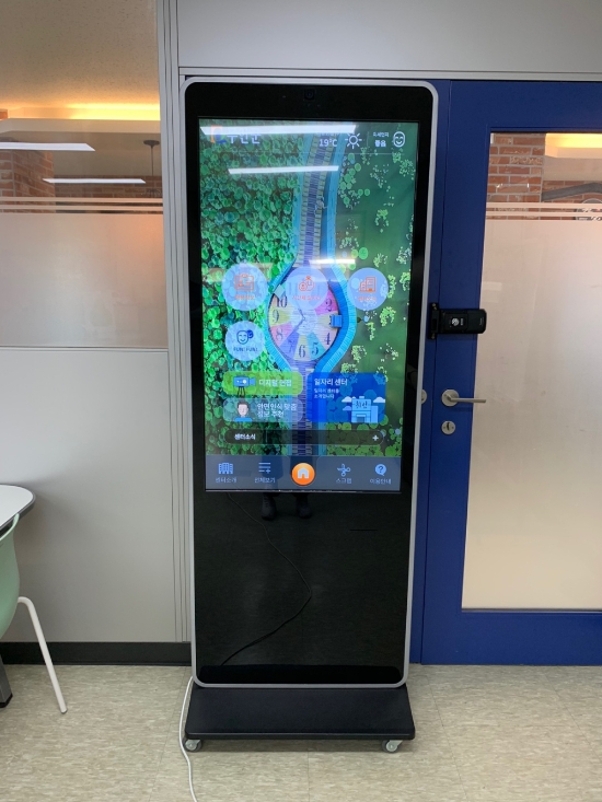 다양한 일자리 정보를 한눈에 파악할수 있는 맞춤형 일자리정보시스템인 키오스크/사진=무안군