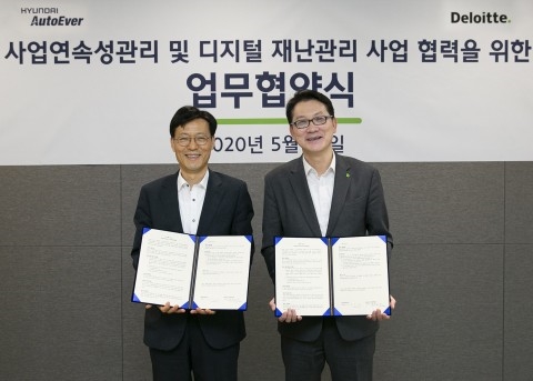 왼쪽부터 오일석 현대오토에버 대표와 홍종성 딜로이트 안진 대표.