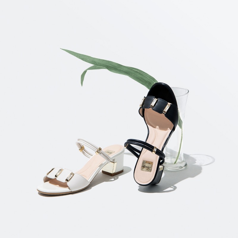 소다, 얼리썸머 트렌드에 맞춘 '크리스탈 스틸 장식 투웨이 샌들' 출시