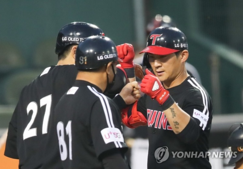 LG 오지환이 한화전에서 연타석 홈런을 쏘아올리며 타격부진을 한꺼번에 씻어버렸다.