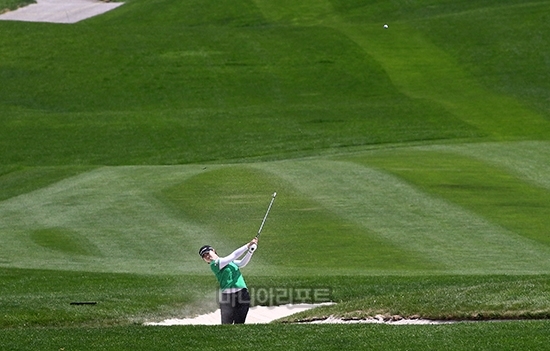 골퍼들은 멋지게 벙커를 탈출하기를 원한다. 하지만 대부분 스트레스를 많이 받는다.