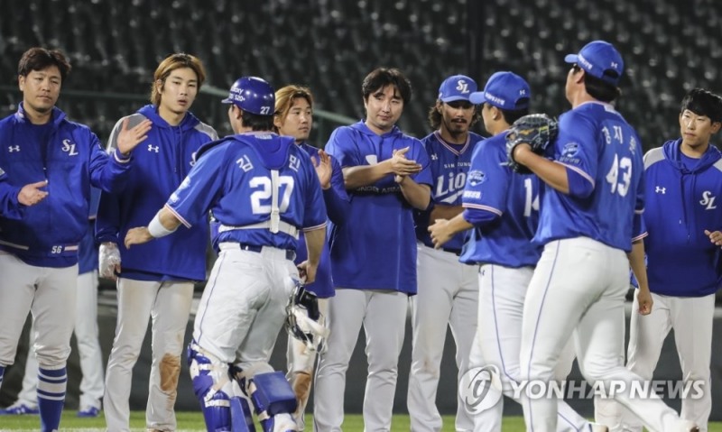 삼성이 선두 NC에 연거푸 2연승을 하며 4연승을 하며 중위권 싸움에 불을 지폈다.
