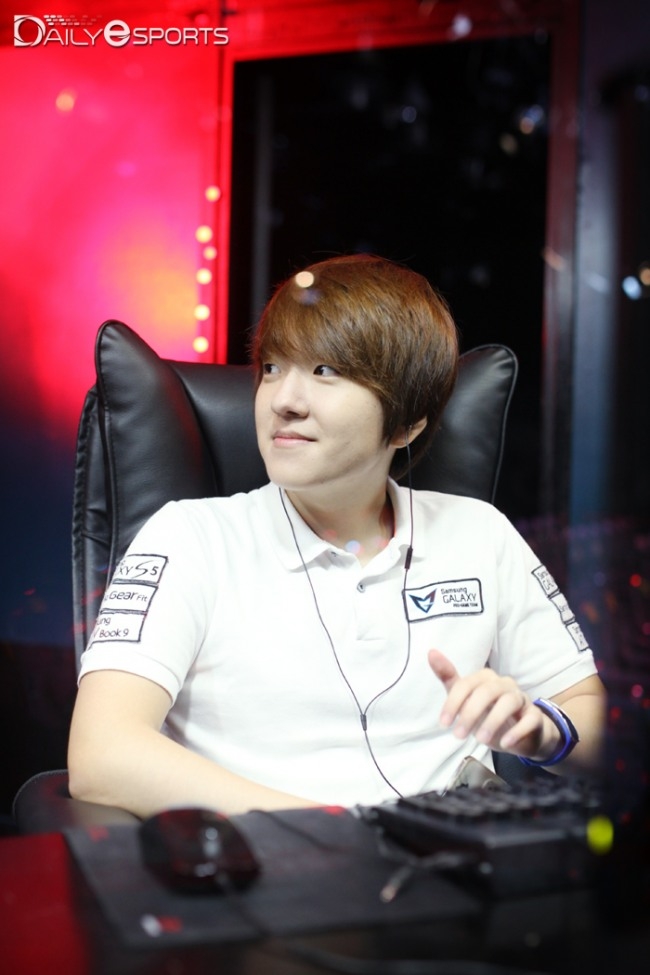 삼성 갤럭시 화이트 시절 최인규.