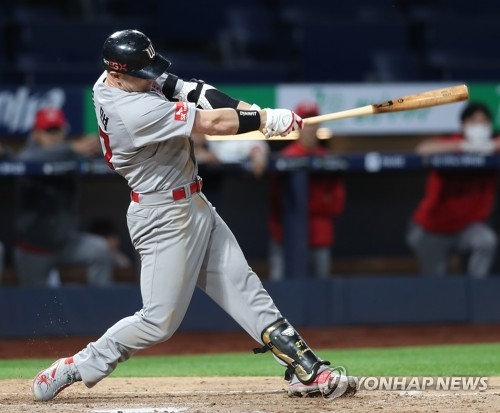 SK가 최정의 부활에 이어 로맥까지 살아나면서 선두 NC를 잡고 5연승의 상승기류를 탔다.