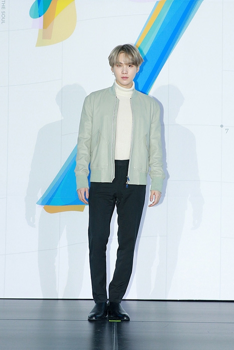 “잘못은 인정” 한국 대표 아이돌그룹 방탄소년단-트와이스, 논란의 중심에 서다