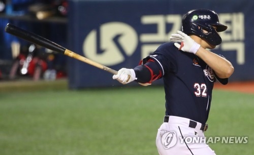 두산의 거포 김재환이 프로통산 48번째 150홈런 고지에 올랐다.