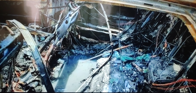 차량 전소후 실내 모습 / 사진 캡처 = 유튜버 '인싸 케이' 영상