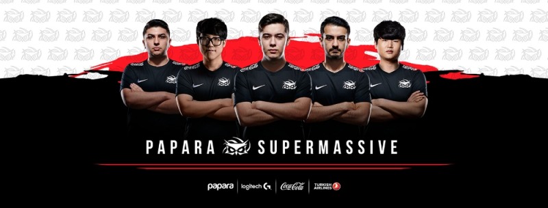 슈퍼매시브에 합류한 이병권(왼쪽에서 두 번째)과 노회종(맨 오른쪽).