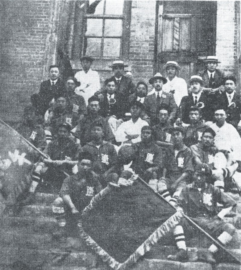 1921년 조선체육회가 주최한 제2회 전조선축구대회에서 우승한 평양의 무오축구단.