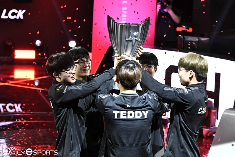 V9을 달성한 T1이 4연속 LCK 우승에 도전한다.