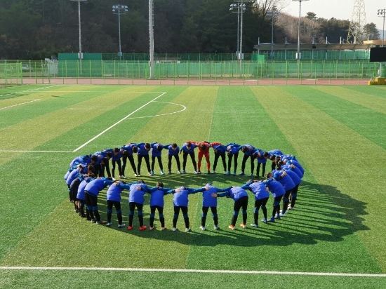 순천 매산중 축구부는 해체된 운동부 지원사업에 선정돼 순천FC(U-15)로 창단해 순천공공스포츠클럽에서 활동을 시작한다.사진은 매산중 축구부/사진=순천시