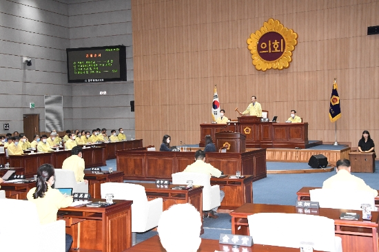 광주광역시의회는 19일 시의회 본회의장에서 제290회 제1차 정례회 제5차 본회의를 개최하고 19일간의 회기를 마무리했다./사진=광주시의회