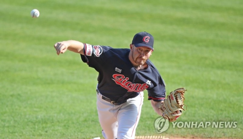 롯데가 애드리안 샘슨의 시즌 최고 피칭에 힘입어 3게임 연속 끝내기 패배의 악몽에서 벗어났다