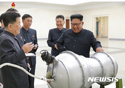 조선중앙TV는 2017년 9월 3일 북한 김정은 노동당 위원장이 핵무기연구소를 방문해 관계자들과 함께 화성-14형'의 '핵탄두(수소탄)을 시찰하고 지도하는 모습을 보도했다.